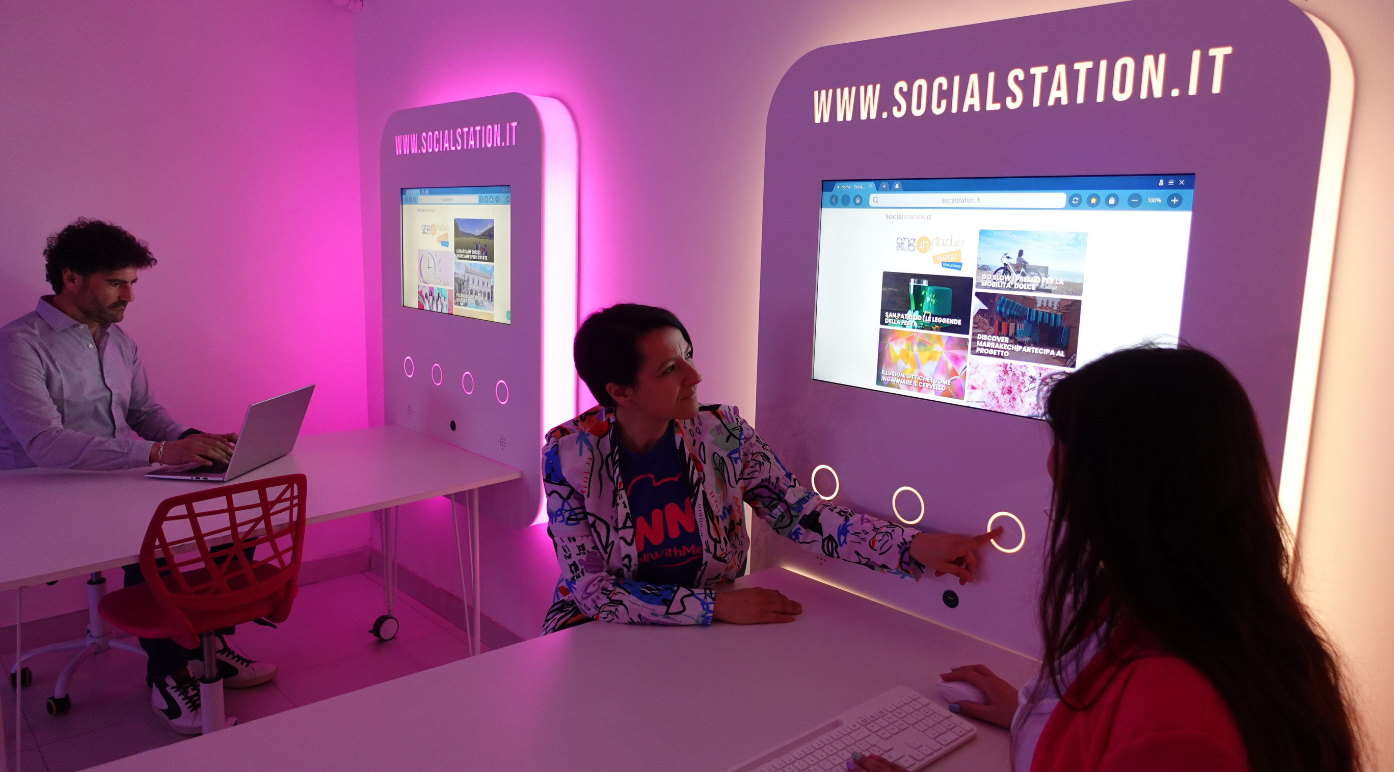 SocialStation Totem: the innovation that brings communities together in the AI era