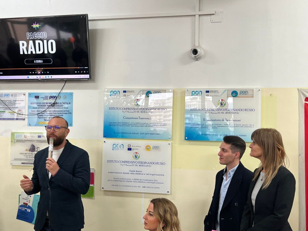 faccio radio a scuola