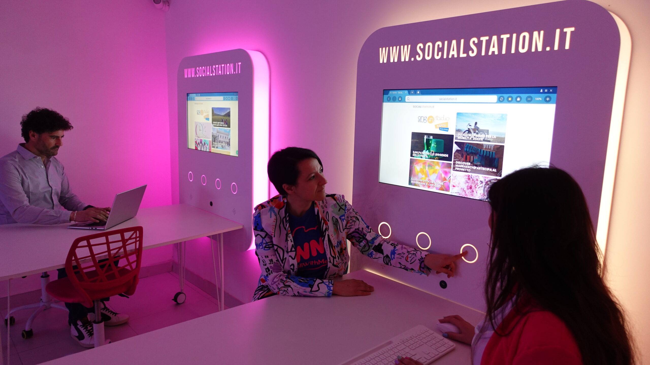 SocialStation Italia: Innovazione e Connettività per le Ambasciate Italiane all’Estero 🌐🇮🇹