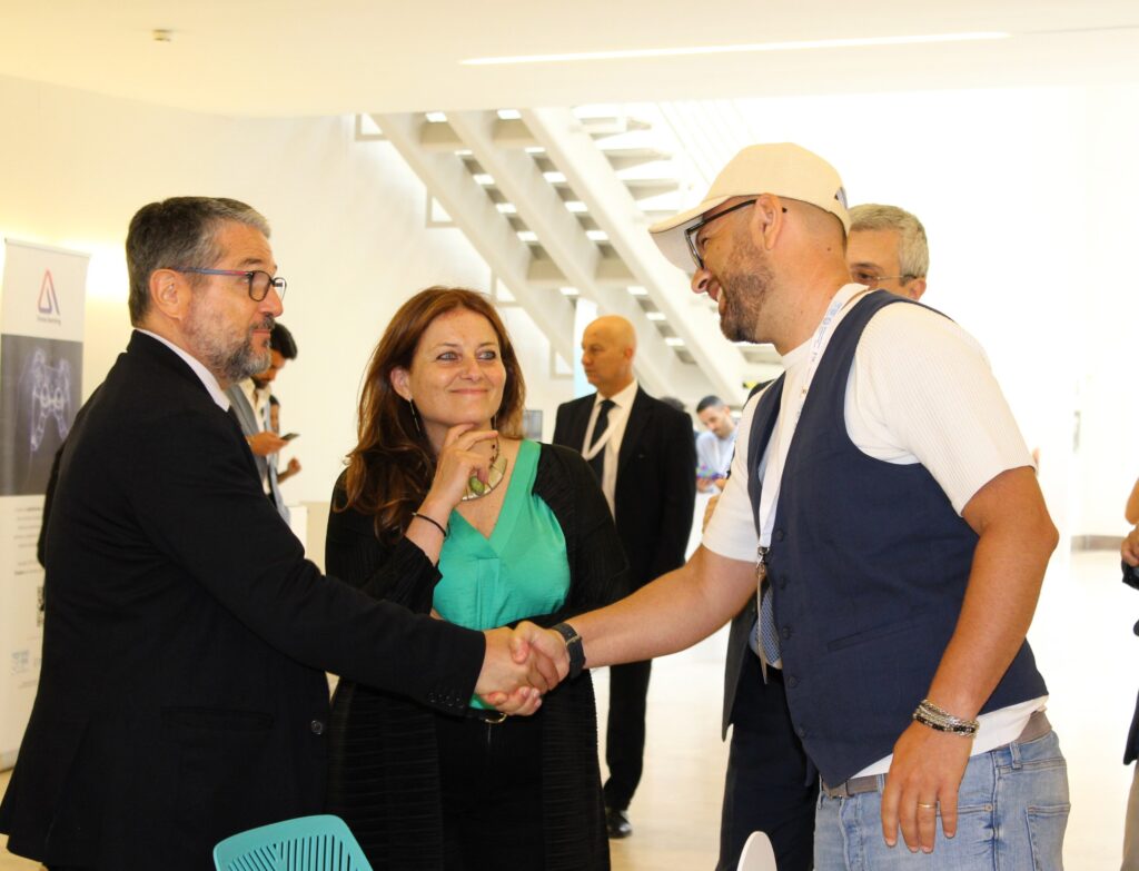 Vice Ministro Valentino Valentini Infiniti Mondi, la Casa delle Tecnologie Emergenti per il Gaming e Metaverso, favorire il confronto tra le CTE, gli investitori e le startup innovative, ponendo i presupposti per sviluppare collaborazioni e sinergie.