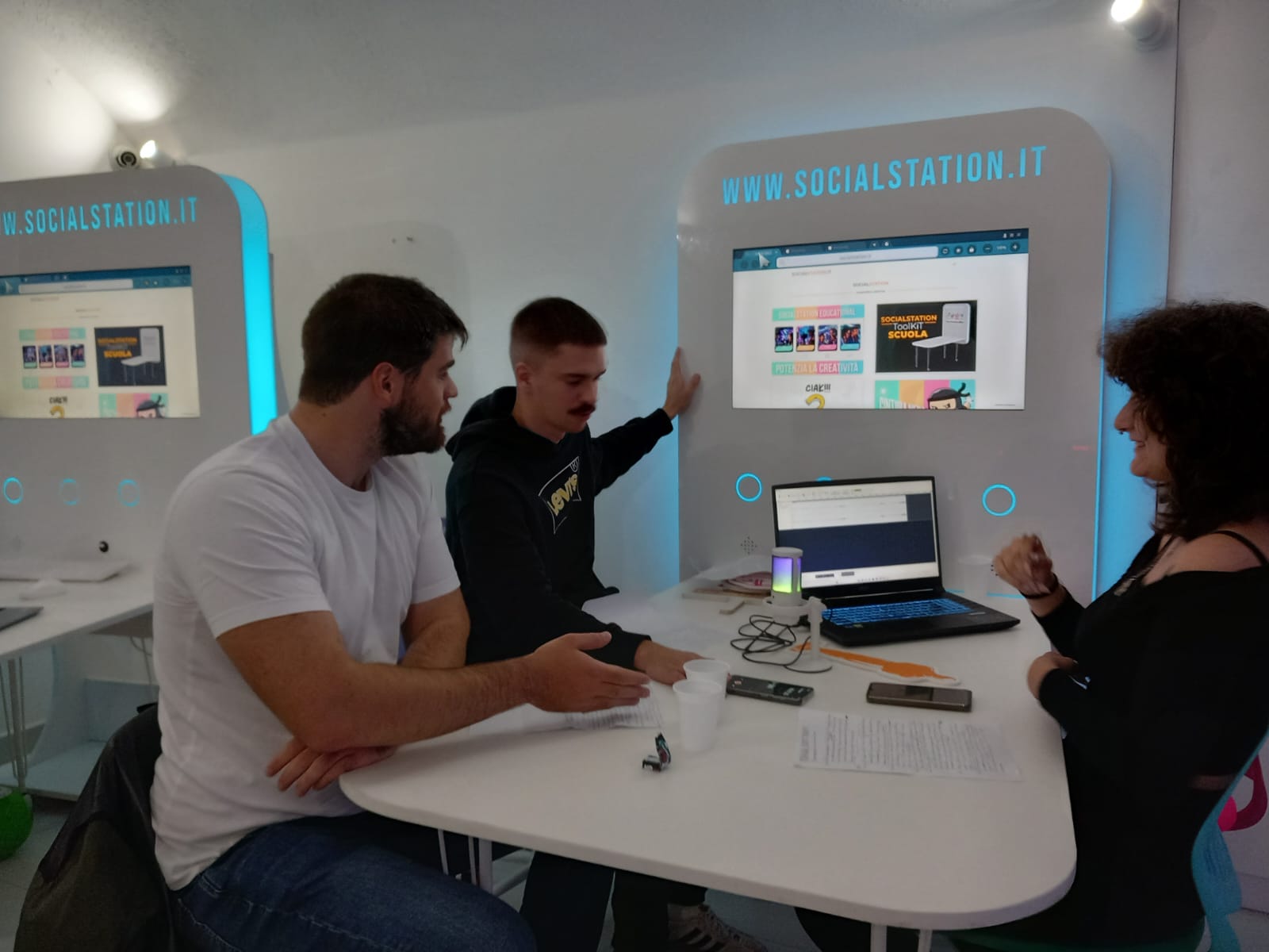 Come si trasforma la scuola con l’AI – Aumenta la cooperazione con Social Station